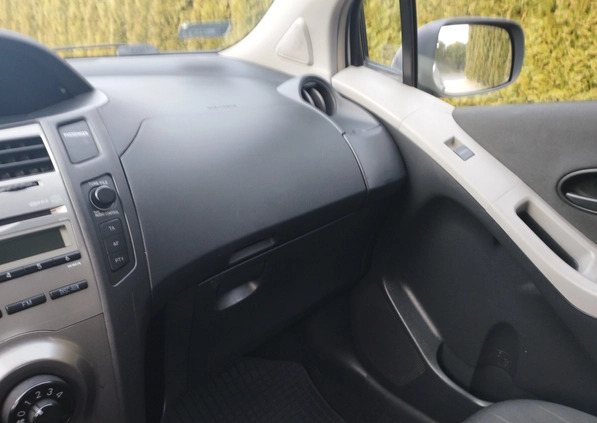 Toyota Yaris cena 10100 przebieg: 285724, rok produkcji 2009 z Krapkowice małe 79